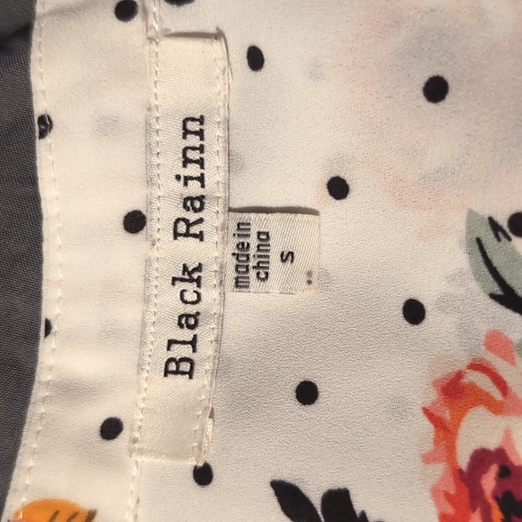 2/$10 Black Rainn floral and polkadot top - Picture 2 of 5